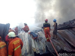 Lapak Plastik Daur Ulang di Pulogadung Terbakar, 4 Orang Dilaporkan Hilang