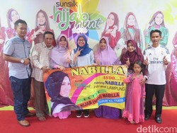 Rela Berangkat Jam 3 Pagi Demi Dukung Nabilla di Grand Final Sunsilk Hijab Hunt