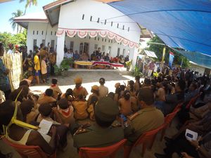 Pujian dan Hadiah Menteri Susi untuk Anak-anak Pramuka di Lembata