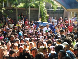 Pasar Murah di Kampung Bali, Ratusan Warga Berdesakan Buru Sembako Murah