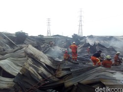 50 Lapak Daur Ulang Plastik di Pulogadung Terbakar, Kerugian Diduga Rp 2 M