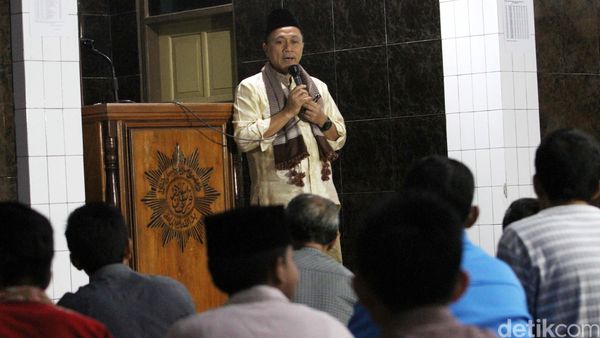 Zulkifli Hasan Sahur di Ponpes Garut