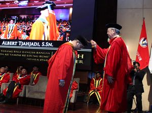 UPH Melantik 1260 Lulusan Pada Wisuda XXIX