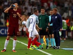 Hodgson Bela Keputusannya Tarik Rooney