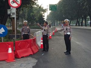 Pemasangan Tiang Pancang, Arus Blok M-Slipi di Jalur Cepat Semanggi Ditutup
