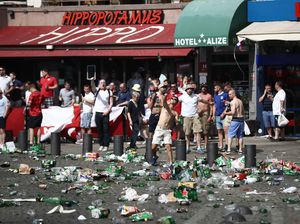 Buntut Kerusuhan Suporter, Prancis Batasi Peredaran Minuman Beralkohol