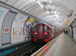 Wara-wiri di London, Naik Tube Saja!