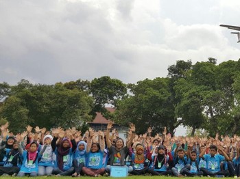Langit Berbintang Berkat Uang Makan Siang