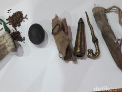 Barang Bukti 2 Begal yang Tembak Polisi di Cipondoh: Jimat Hingga Keris