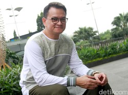 Sudah 49 Tahun, Hedi Yunus Panjatkan Doa Diberikan Pasangan saat Umrah