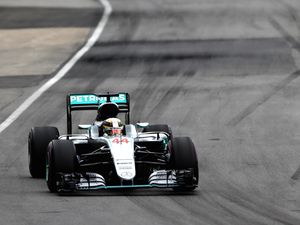 Kalahkan Vettel, Hamilton Menang di Kanada