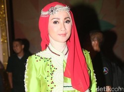 Sudah Putus, Desy Ratnasari Masih Dikaitkan dengan Mantan Pacar