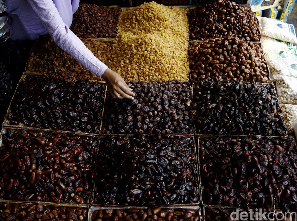 Bulan Puasa, Pedagang Kurma Kebanjiran Rejeki Bulan Puasa, Pedagang Kurma Kebanjiran Rejeki