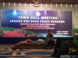 Buka Puasa Bareng Pegawai KKP, Susi Sampaikan Kabar Bahagia