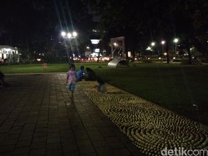 Malam Ini Taman Suropati Jakarta Bersih dari PKL