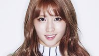 Cute! Saat Momo Twice Ajarkan Gerakan Fitness Sederhana