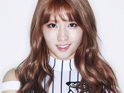 Cute! Saat Momo Twice Ajarkan Gerakan Fitness Sederhana