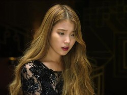 Aww... IU Dapat Kado Spesial dari G-Dragon