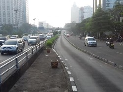 Jalur TransJakarta di Jalan MT Haryono Disterilisasi, Ini Penampakannya