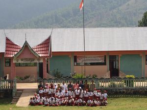Kisah Sulit Air dan Orang-orang Kaya