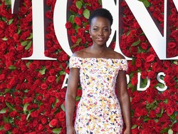 Foto: Penampilan Cantik 7 Selebriti Hadir di Penghargaan Seniman Broadway