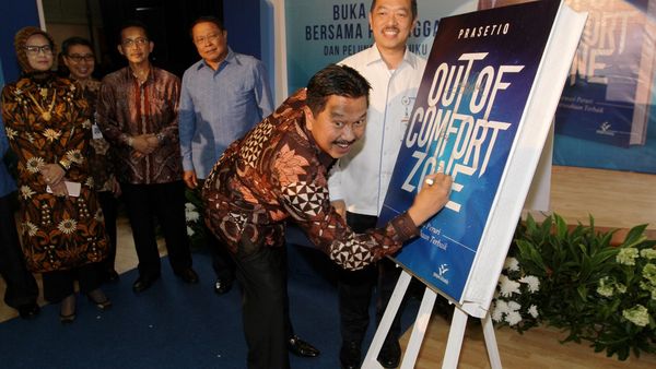 Dirut Peruri Prasetio Luncurkan Buku Out of Comfort Zone