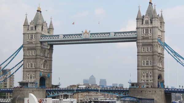 Tower Bridge London yang Unik