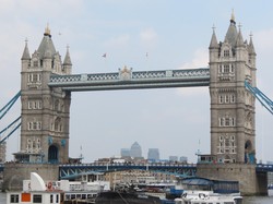 Tower Bridge London, Jembatan Unik yang Sering Tertukar Nama