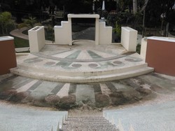 Serunya Menanti Waktu Berbuka Sambil Berjalan-Jalan di Taman Kuno Wilhelmina Park