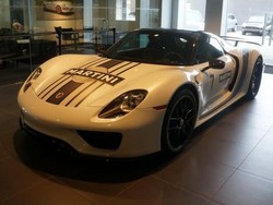 Porsche 918 Spyder Ini Dicolong dari Diler pada Siang Bolong