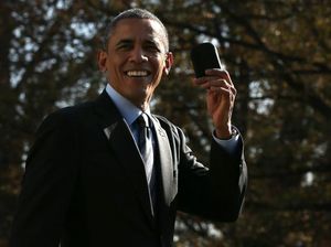 Obama Ketika Masih Lengket dengan BlackBerry