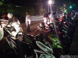 Parkir Taman Suropati Dibubarkan, Pengunjung Tergopoh-gopoh