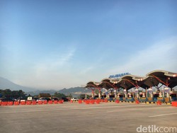 Exit Tol Palimanan Macet 6 Km, Pemudik Diimbau Siapkan Uang Pas