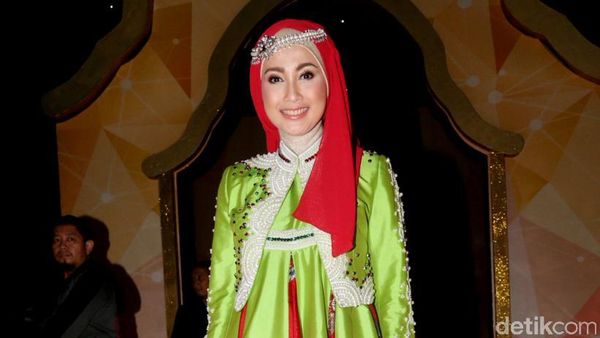 Desy Ratnasari dan 8 Artis Ini Putus Cinta Setelah Pacaran Bertahun-tahun
