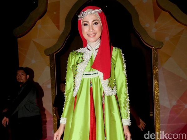 Desy Ratnasari dan 8 Artis Ini Putus Cinta Setelah Pacaran Bertahun-tahun