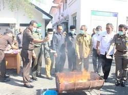 Kejari Sidoarjo Musnahkan Barang Bukti Senilai Hampir Miliaran Rupiah