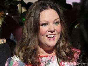 Melissa McCarthy Ramaikan Red Carpet Ghostbusters di Singapura