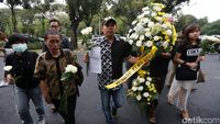 Aksi Simpatik untuk Korban Penembakan di Orlando