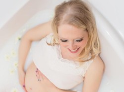 Mandi Susu, Jadi Tren Foto Kehamilan Terbaru