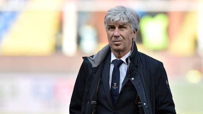 GENOA, ITALY - MARCH 13:  Genoa CFC head coach Gian Piero Gasperini looks on during the Serie A match between Genoa CFC and Torino FC at Stadio Luigi Ferraris on March 13, 2016 in Genoa, Italy.  (Photo by Valerio Pennicino/Getty Images)