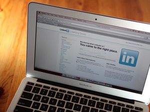 Rusia Blokir LinkedIn, AS Prihatin