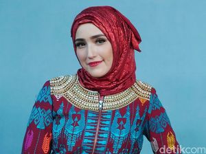 Istri Pasha Kini Berhijab, Begini Penampilannya