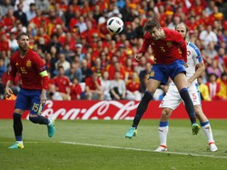 Pique: Umpan yang Luar Biasa dari Iniesta