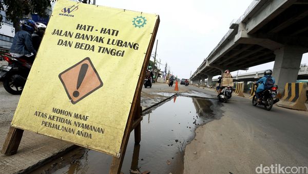 Jalan Kalimalang Jadi Jalur Neraka Bagi Pemudik
