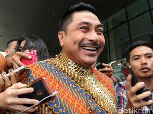 KPK Periksa Anggota DPR Michael Wattimena KPK Periksa Anggota DPR Michael Wattimena