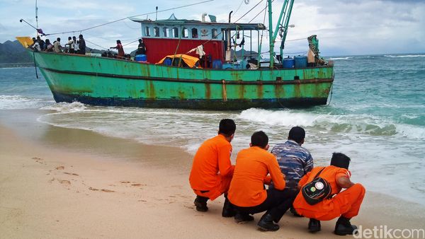 Kapal Berisi 44 Warga Etnis Tamil Terdampar di Aceh