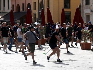 Dukung Fansnya yang Terlibat Kericuhan, Pejabat Rusia: Mereka Bela Kehormatan Negara