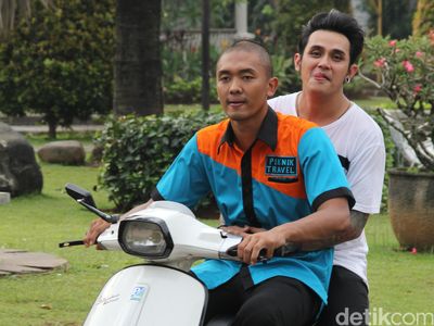 Vicky Nitinegoro dan Uus Boncengan, Mau ke Mana?