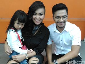 Sudah Mantapkah Denada ke Pelaminan dengan Ihsan?