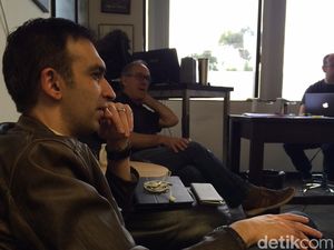 Kekuatan Suara Rudy Habibie Diharapkan Bisa Menyentuh Jiwa Penontonnya Kekuatan Suara Rudy Habibie Diharapkan Bisa Menyentuh Jiwa Penontonnya